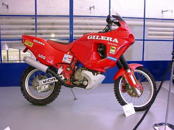 Gilera RC600 speciál Dakar - muzeum Piaggio